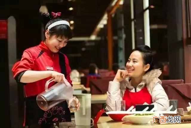 火锅店迎宾什么要求（火锅店迎宾主要工作职责