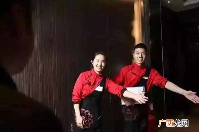 火锅店迎宾什么要求（火锅店迎宾主要工作职责