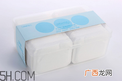 薄的卸妆棉为什么不适合卸妆？敏感肌使用卸妆油的注意事项