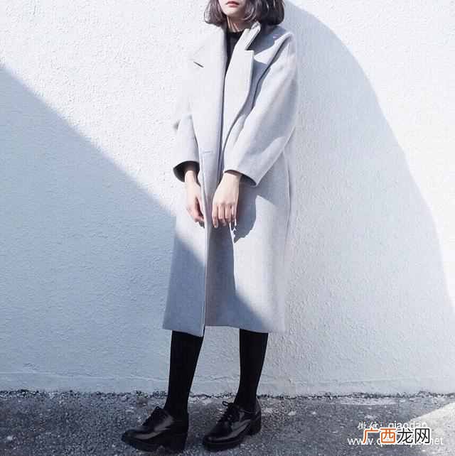 衬衫中长款外套怎么搭配什么裤子好看吗（衬衫