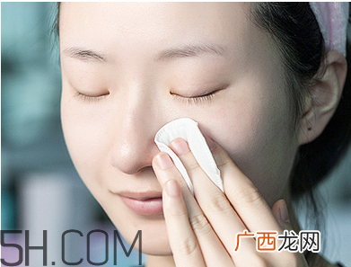 化妆棉卸妆时候要打湿吗？使用化妆棉卸妆要注意什么？