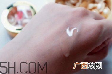 雅顿时空胶囊和金致胶囊区别 雅顿时空胶囊和金致胶囊哪个好