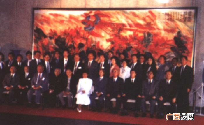 上古神兽凤凰涅槃重生 世界上最后一只凤凰