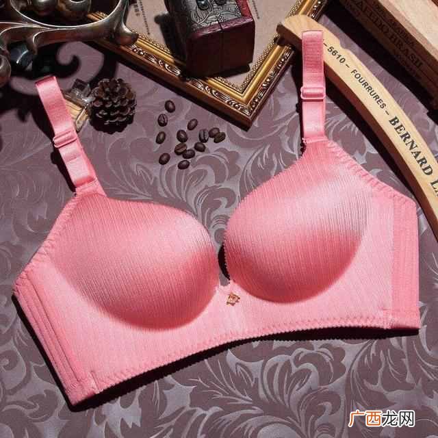 为什么晚上要穿内衣睡（晚上睡觉到底要不要穿