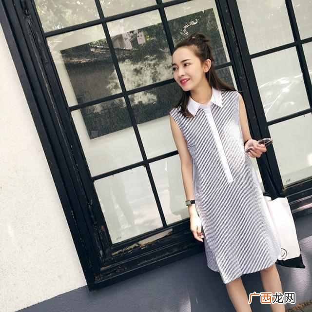 竖条连衣裙配什么包（带你走进条纹连衣裙的世