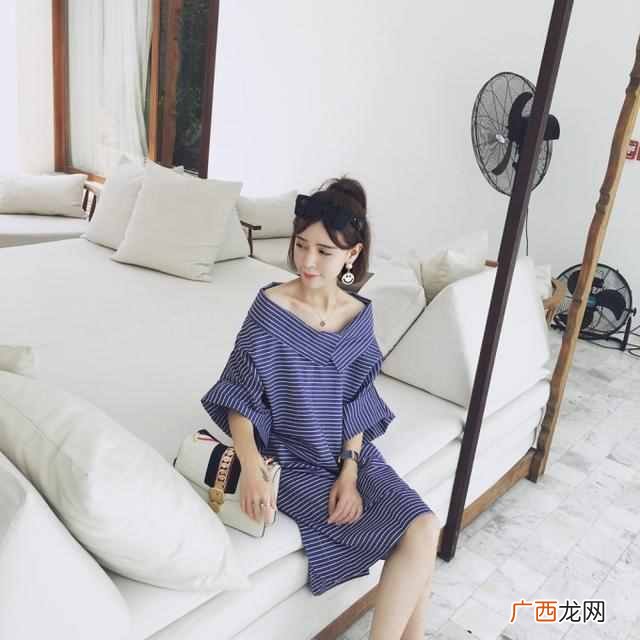 竖条连衣裙配什么包（带你走进条纹连衣裙的世