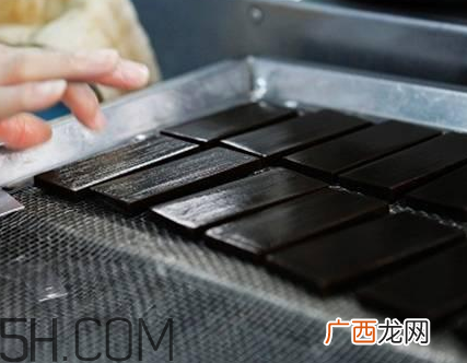 东阿阿胶能带飞机上吗？东阿阿胶能治失眠吗？