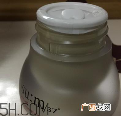 sum37魔法眼霜油不油？油皮能用吗？