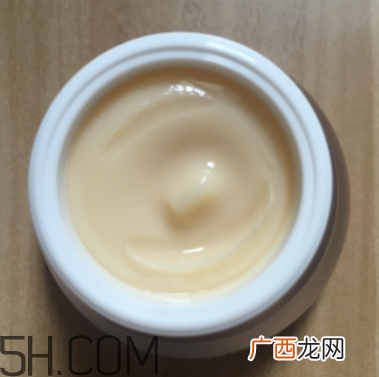 sum37魔法眼霜油不油？油皮能用吗？