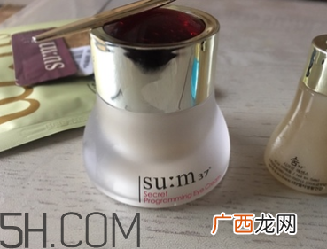 sum37魔法眼霜油不油？油皮能用吗？