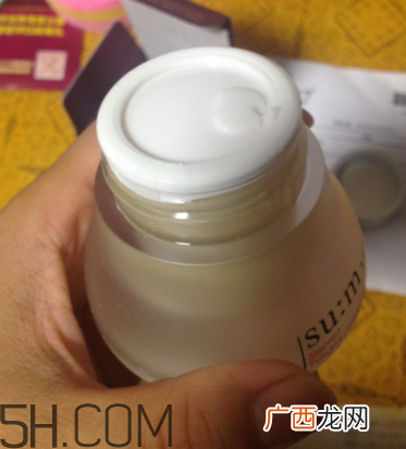sum37魔法眼霜油不油？油皮能用吗？