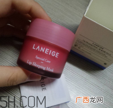 兰芝夜间唇膜每次敷多厚？每次用多少？