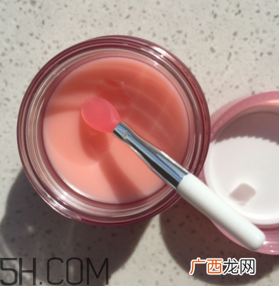 兰芝夜间唇膜每次敷多厚？每次用多少？