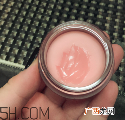 兰芝夜间唇膜每次敷多厚？每次用多少？