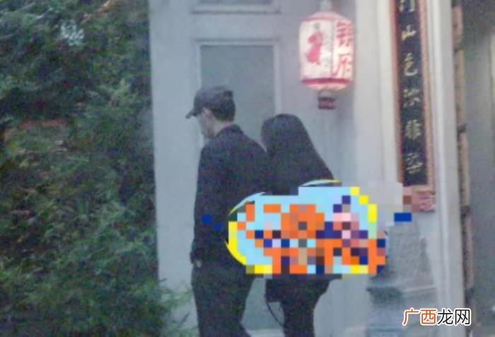 靳东现任妻子是谁，靳东与44岁妻子罕见同框