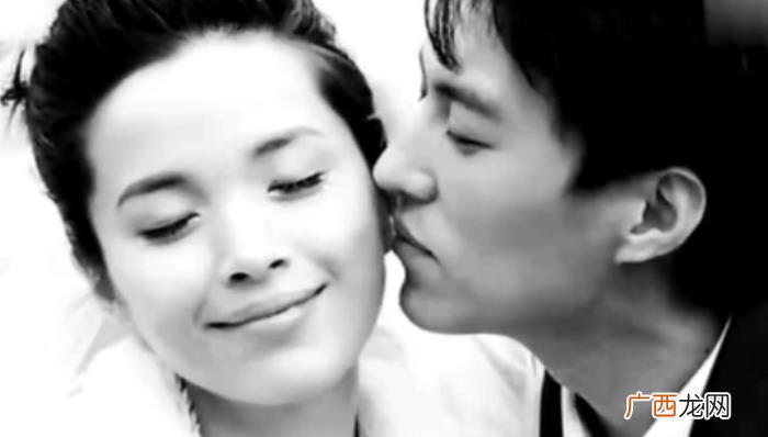 靳东现任妻子是谁，靳东与44岁妻子罕见同框
