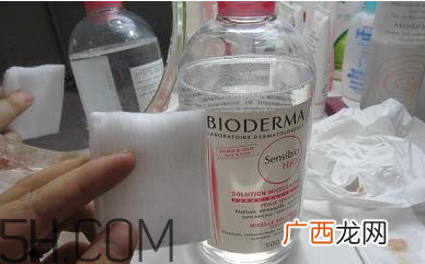 纹眼线后化妆了怎么卸妆？化妆棉和卸妆棉用法