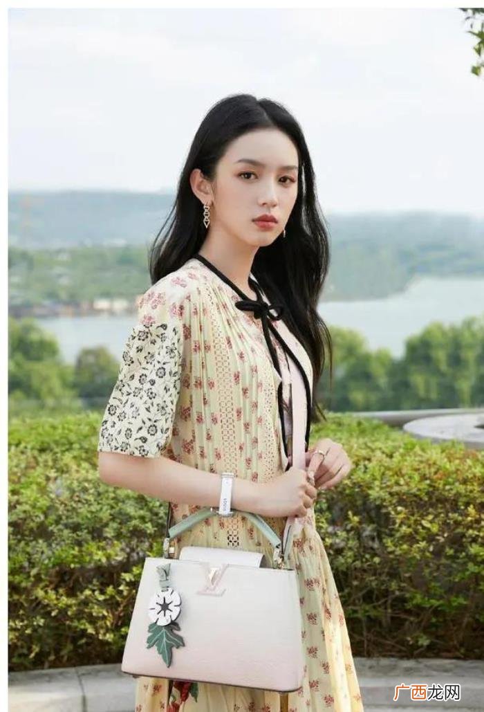 撞脸女明星对比照，娱乐圈内撞脸的女明星