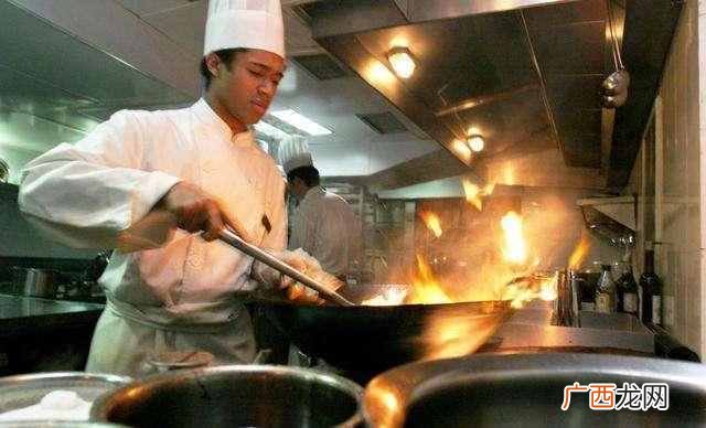 俗语打酱油是什么意思 酱油什么意思