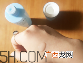 欧诗漫智慧水油不油？欧诗漫智慧水适合油皮吗
