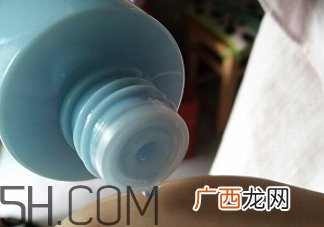 欧诗漫智慧水油不油？欧诗漫智慧水适合油皮吗