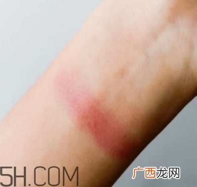 小蜜坊变色唇膏好用吗 小蜜坊变色唇膏试色