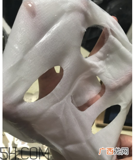 欧诗漫水光塑颜面膜什么作用？敷完要不要洗？