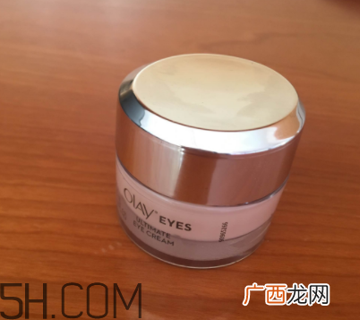 Olay素颜眼霜油不油？适合什么肤质？