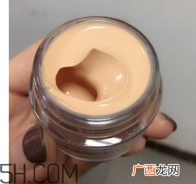 Olay素颜眼霜油不油？适合什么肤质？
