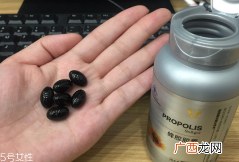 携康蜂胶胶囊?怎么吃一日两次一次两粒