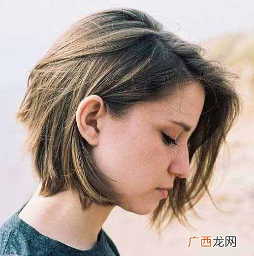 小脸女生适合什么短发 小脸烫什么发型好看