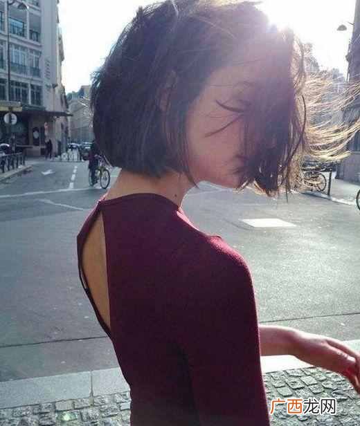 小脸女生适合什么短发 小脸烫什么发型好看