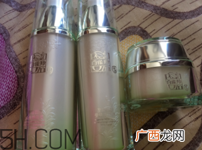百雀羚至臻皙白组合套装包含哪些？什么功效？