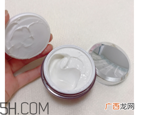 olay大红瓶面霜适合白天用吗？能见光吗？
