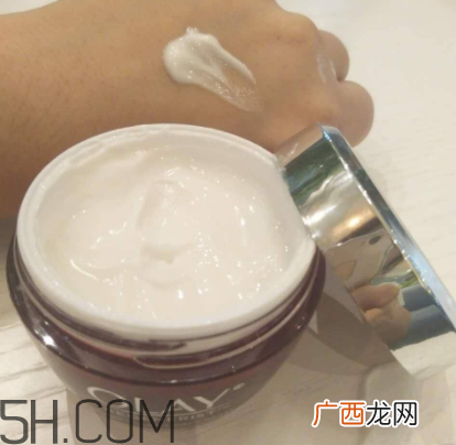Olay小脸面霜适合秋冬吗？适合油皮吗？