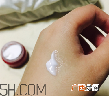 Olay小脸面霜适合秋冬吗？适合油皮吗？