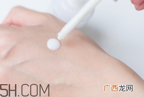 烟酰胺对皮肤的作用 烟酰胺的副作用和禁忌