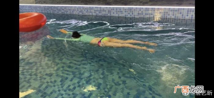 33岁唐艺昕产后综艺首秀 唐艺昕真实身高体重