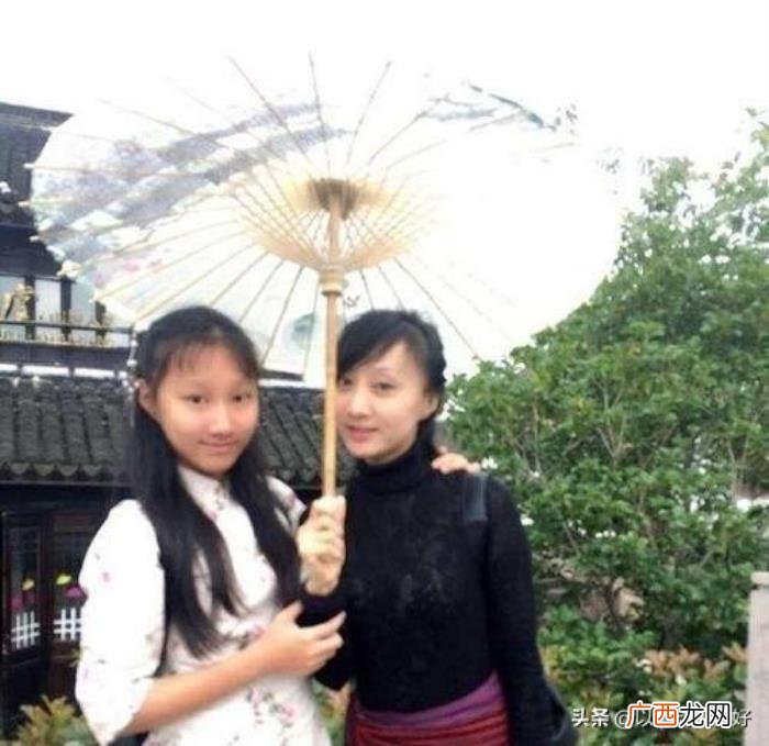 云飞在前妻女儿紧要关头 云飞结婚照