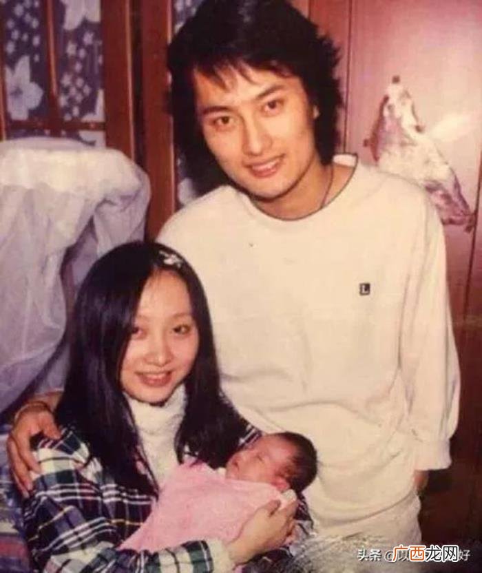 云飞在前妻女儿紧要关头 云飞结婚照