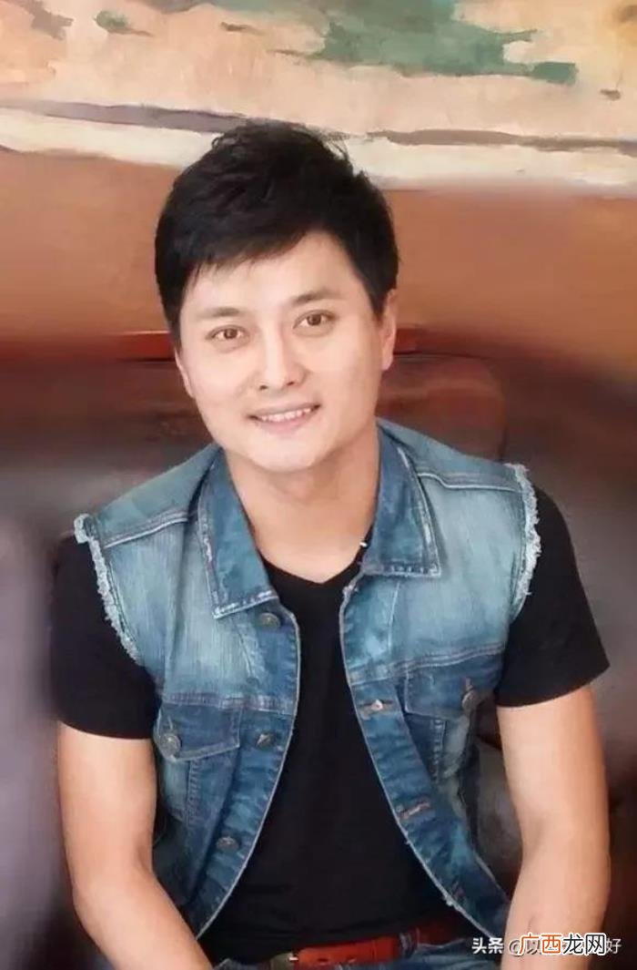 云飞在前妻女儿紧要关头 云飞结婚照