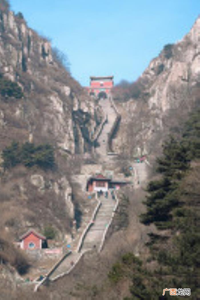 一览众山小。五首赞美泰山的诗词 赞美泰山的古诗