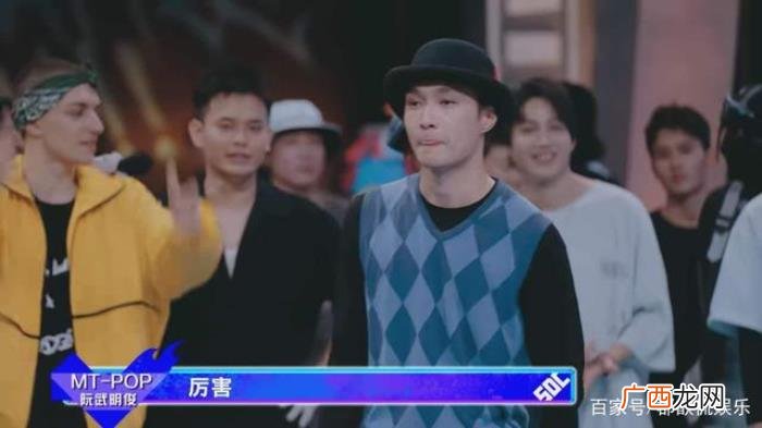 王一博张艺兴谁的舞跳得好，王一博张艺兴斗舞好炸