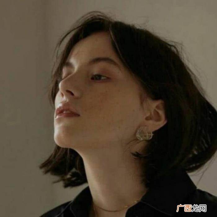 女朋友生气了哄她的话，惹女朋友生气了我该怎么哄她