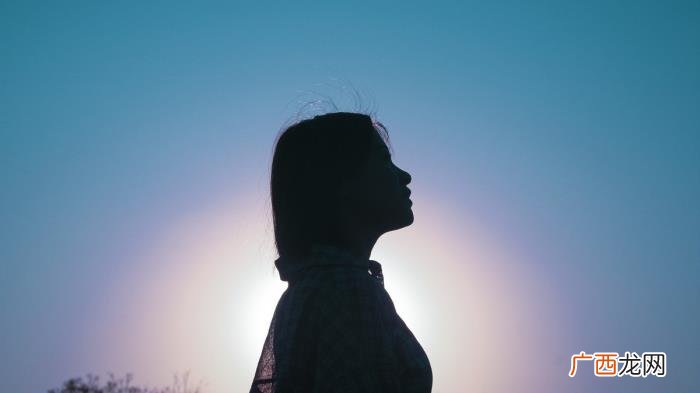 女朋友生气怎么哄，直男请这样哄生气的女友