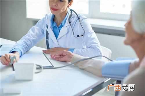 成人口水多是怎么回事,口水分泌多老是咽口水