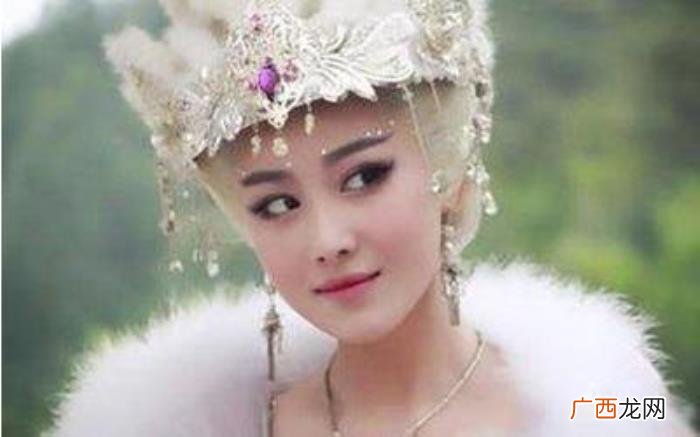 用十首古诗将女人的美从头写到脚 形容女人漂亮的诗句