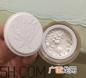 欧诗漫珍珠粉如何判真假？欧诗漫珍珠粉为什么有结块？