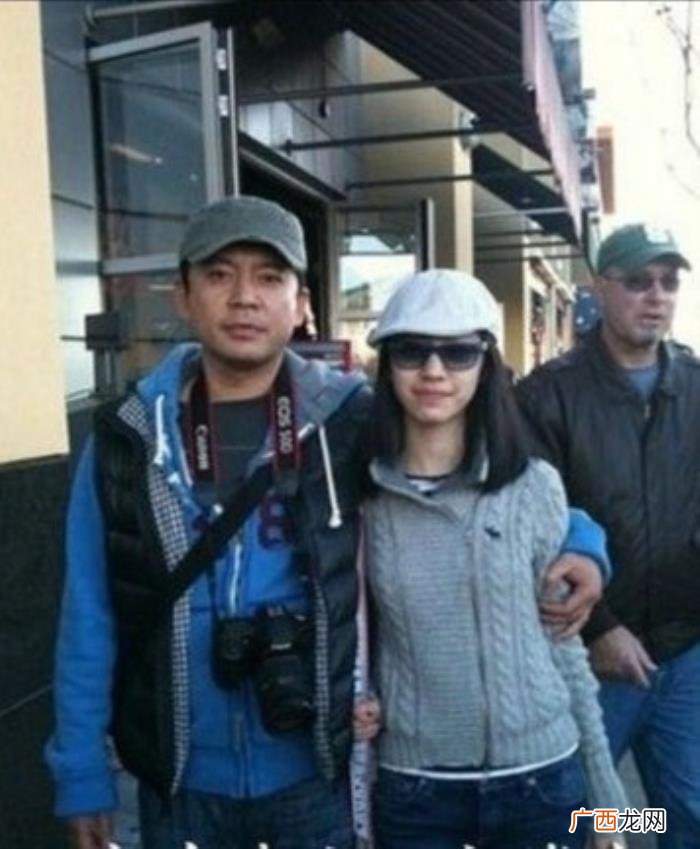 与何政军演夫妻被催婚 何政军妻子