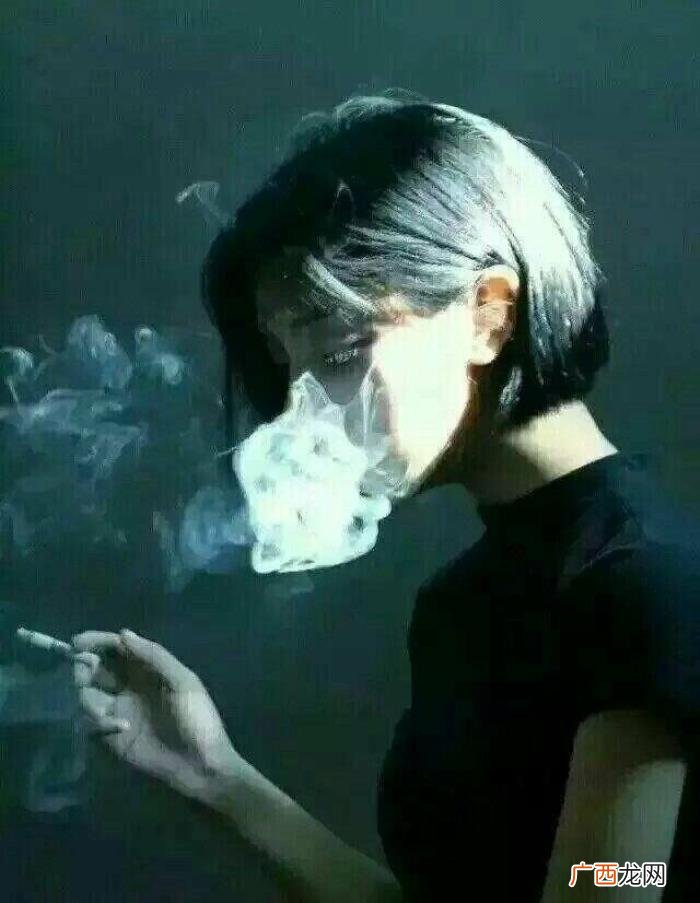 分手后谁先主动联系,分手后双方再次联系